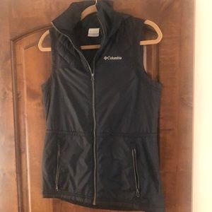Columbia vest w/ attached hood  EUC